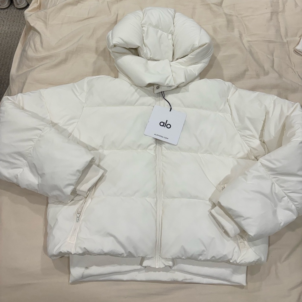 ALO yoga foxy puffer jacket ivory size large new with tags